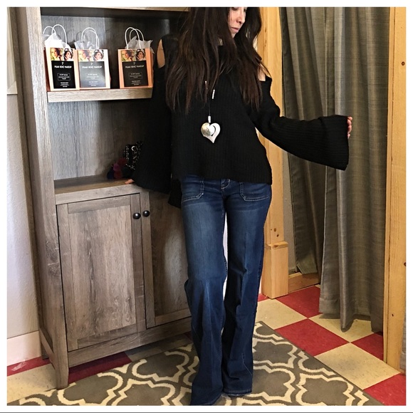 ✨LAST ONE✨PARIS✨Bell sleeves cold shoulder sweater - Picture 7 of 8